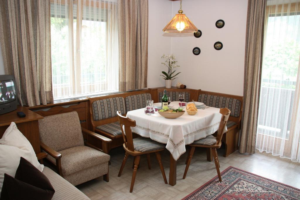 Gaestehaus Neuhauser Zell am Ziller Chambre photo